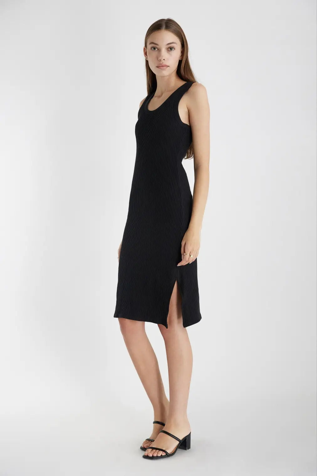 For lounging or dressing up, The Jessy Dress is a versatile tank dress crafted in a thermal waffle knit fabric - durable and soft with added warmth. A classic addition to your wardrobe. We would style this with an oversized trench and some loafers for a brunch date or coffee. 